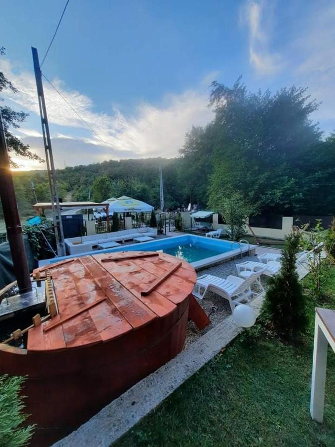 Casa De Vacanta Emd Єшелніца Екстер'єр фото